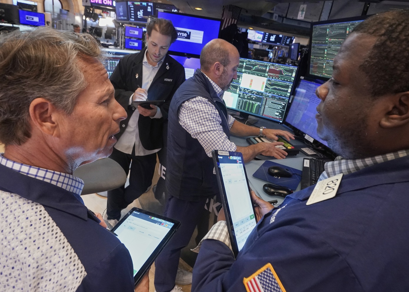Άνοδος στη Wall Street με αισιοδοξία για μείωση επιτοκίων από τη Fed