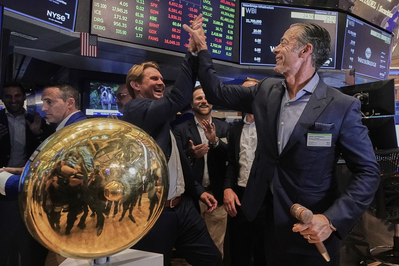 Ρεκόρ για τους δείκτες της Wall Street με οδηγούς την Intel και την Nvidia