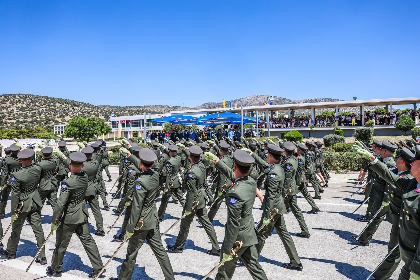 Ένστολοι: Οι αυξήσεις που θα λάβουν από 1η Οκτωβρίου