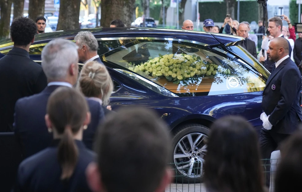 Ο κόσμος της μόδας αποχαιρετά τον Τζόρτζιο Αρμάνι στη γενέτειρά του, τη Ριβάλτα