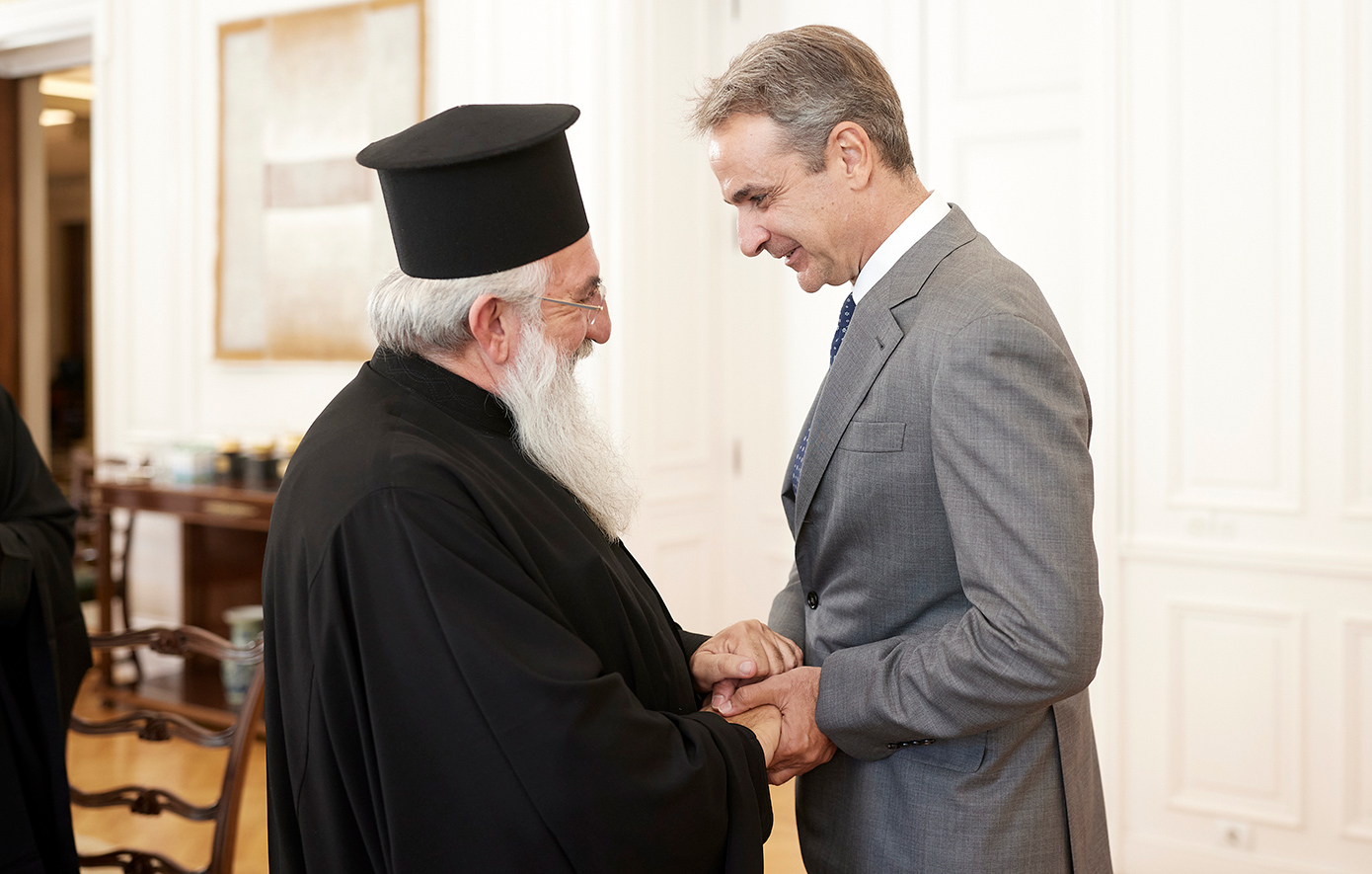 Συνάντηση Μητσοτάκη με τον Αρχιεπίσκοπο Κρήτης στο Μαξίμου