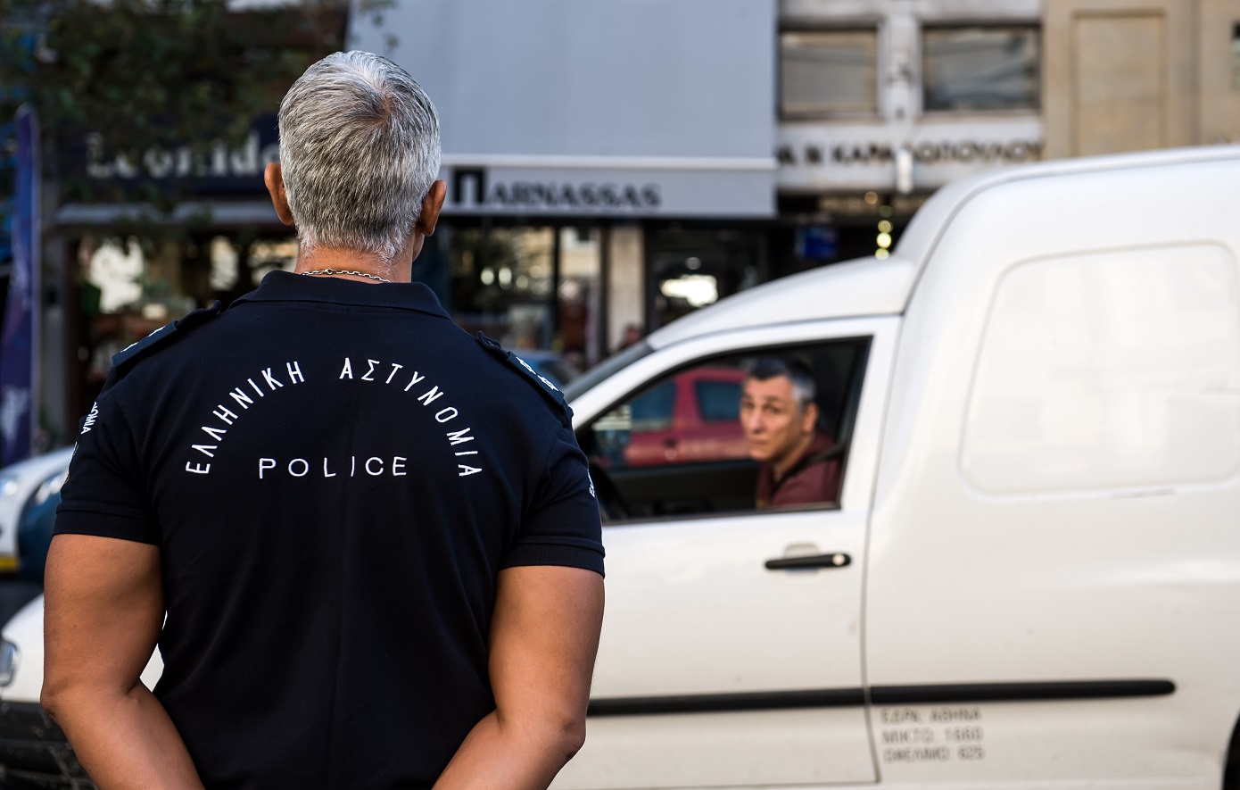 Το καλεντάρι των αυξήσεων για τους ένστολους &#8211; Πώς κερδίζουν 1,5 έως 2 μισθούς