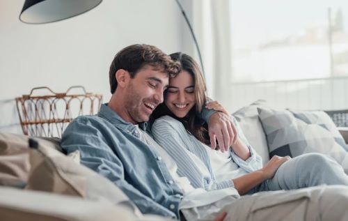 Είσαι σε μία υγιή σχέση; Τα σημάδια που πρέπει να δεις στους 3, 6 και τους 9 μήνες