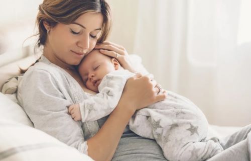 Οι 3 πιο συχνές απορίες των νέων γονιών για το μωρό τους