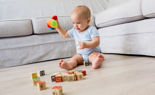 Το απλό κόλπο που κρατά τα μωρά ήσυχα και συγκεντρωμένα για διπλάσιο χρόνο