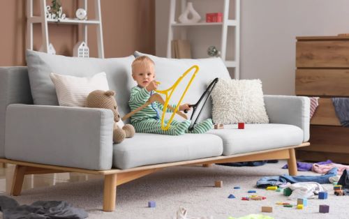 Γιατί το παιδί πετάει συνεχώς πράγματα; Έξυπνα κόλπα για να το βοηθήσεις με υπομονή