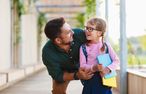 Back to school: Γιατί είναι ένα δυνατό crash test και για τους μπαμπάδες