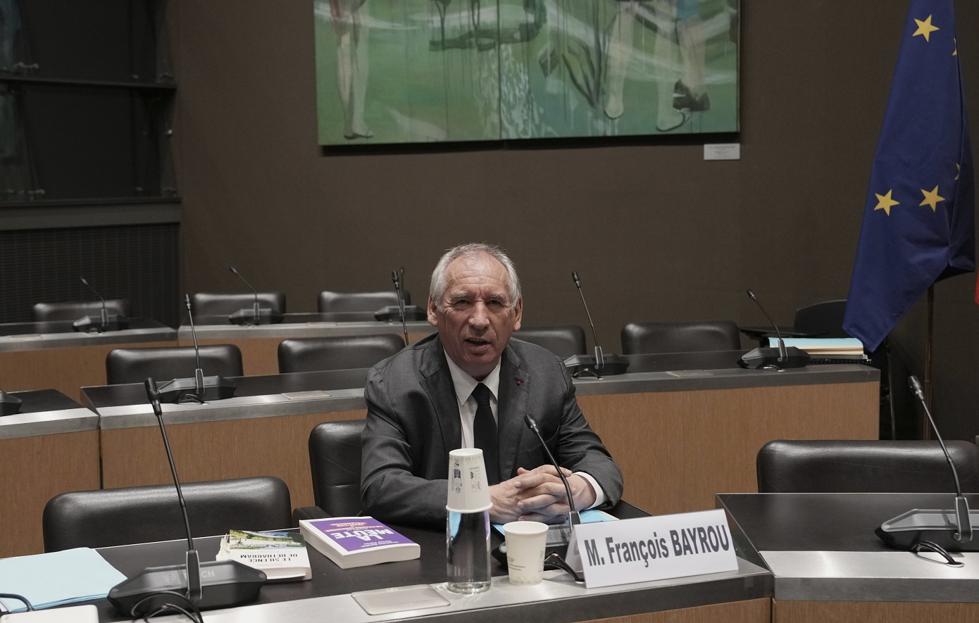Αντίστροφη μέτρηση για την ψήφο εμπιστοσύνης στη Γαλλία &#8211; Το δίλημμα που έθεσε ο Μπαϊρού στα κόμματα