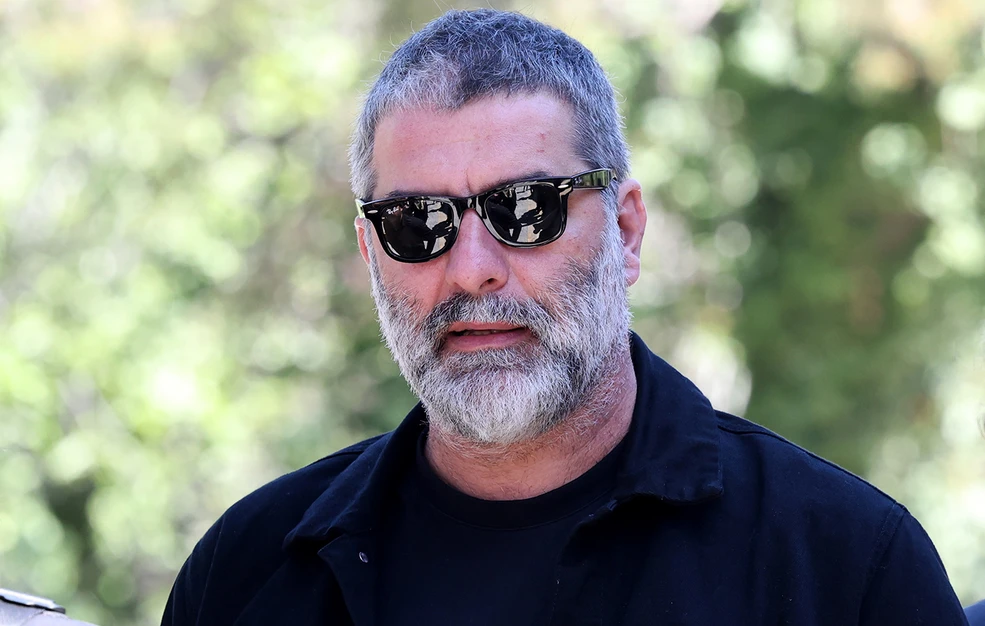 Φωτογραφία με τις ζημιές από το τρακάρισμα στο θηριώδες αγροτικό που οδηγούσε ο Βασίλης Μπισμπίκης