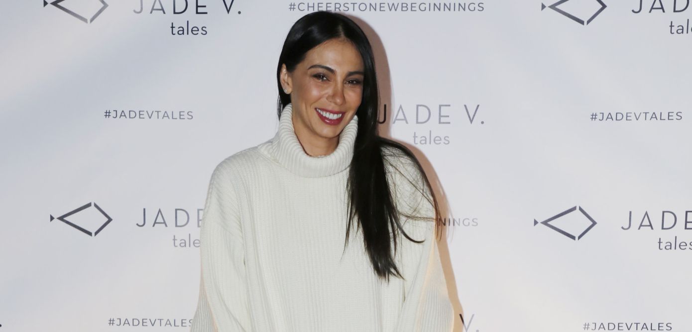 H Oλυμπία Χοψονίδου ποζάρει στη Ρίγα με το minimal look που δεν αποτυγχάνει ποτέ