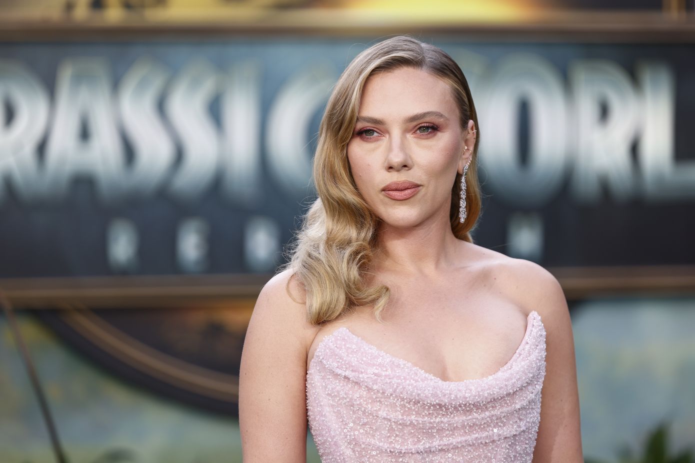 Ο Γιώργος Λάνθιμος σκηνοθετεί τη Scarlett Johansson στη νέα καμπάνια του οίκου Prada