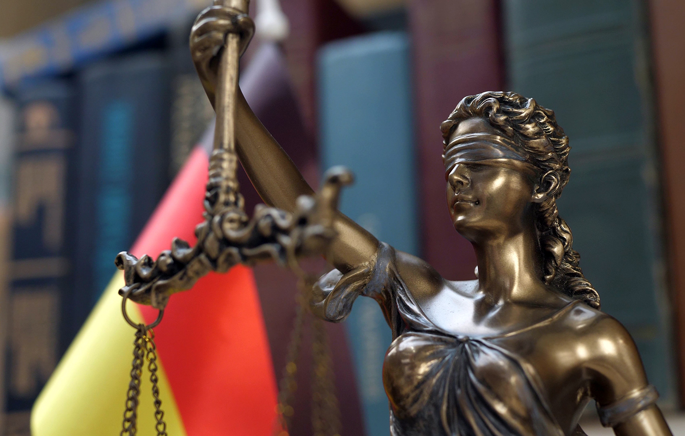 Το γκράφιτι κατά του Μερτς, η 17χρονη ακτιβίστρια και η εμπλοκή της Σαρλότ Μερτς: Η παράνομη έρευνα που έχει ταράξει τη Γερμανία