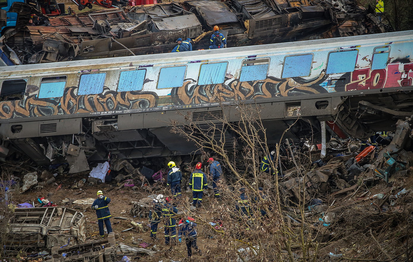 Πατέρας θύματος στα Τέμπη: Αγωγή κατά Siemens, Bayer, Hellenic Train και ΟΣΕ για τα έλαια σιλικόνης