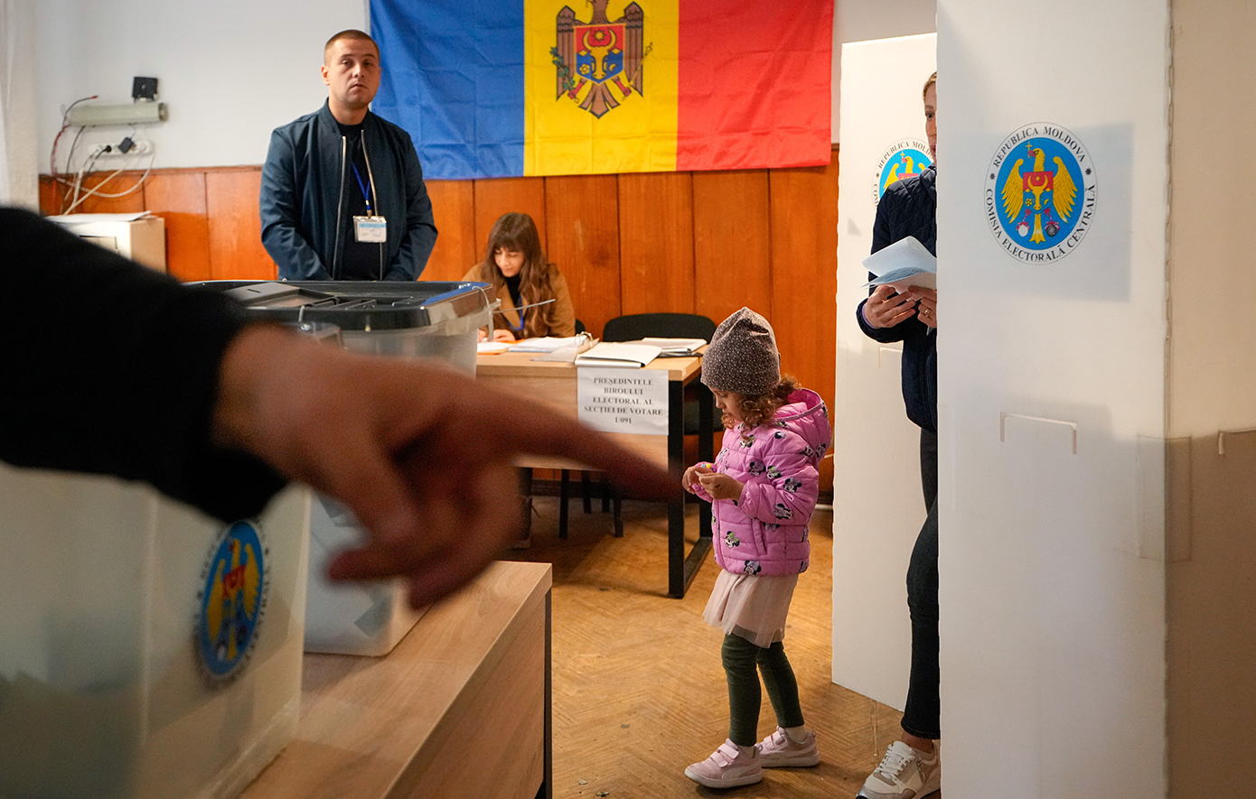 Το κυβερνών φιλοευρωπαϊκό κόμμα προηγείται με 47,7% στις εκλογές της Μολδαβίας