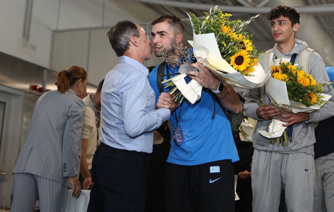 Υποδοχή ηρώων για τη χάλκινη Εθνική Ομάδα Μπάσκετ στο αεροδρόμιο Υποδοχή ηρώων για τη χάλκινη Εθνική Ομάδα Μπάσκετ στο αεροδρόμιο