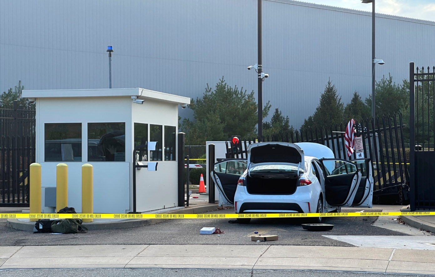 Αυτοκίνητο έπεσε στην πύλη του γραφείου του FBI στο Πίτσμπουργκ &#8211; Υπό κράτηση ένας ύποπτος