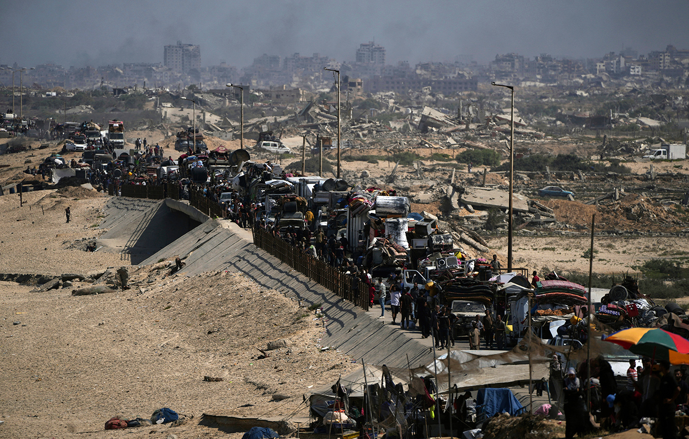 Κόλαση στη Γάζα: Ιστορίες απελπισίας, καθώς οι Παλαιστίνιοι φεύγουν κατά χιλιάδες, φορτώνοντας τα υπάρχοντά τους σε φορτηγά και τρακτέρ Κόλαση στη Γάζα: Ιστορίες απελπισίας, καθώς οι Παλαιστίνιοι φεύγουν κατά χιλιάδες, φορτώνοντας τα υπάρχοντά τους σε φορτηγά και τρακτέρ