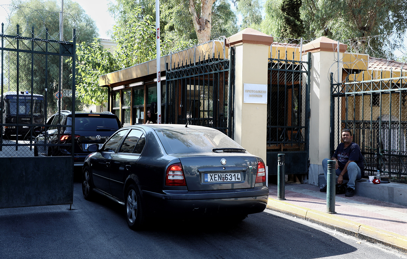 Ποινική δίωξη στον διευθυντή της Καρδιοχειρουργικής του Ιπποκράτειου – Ζητούσε φακελάκια από 3.000 έως 5.000 ευρώ