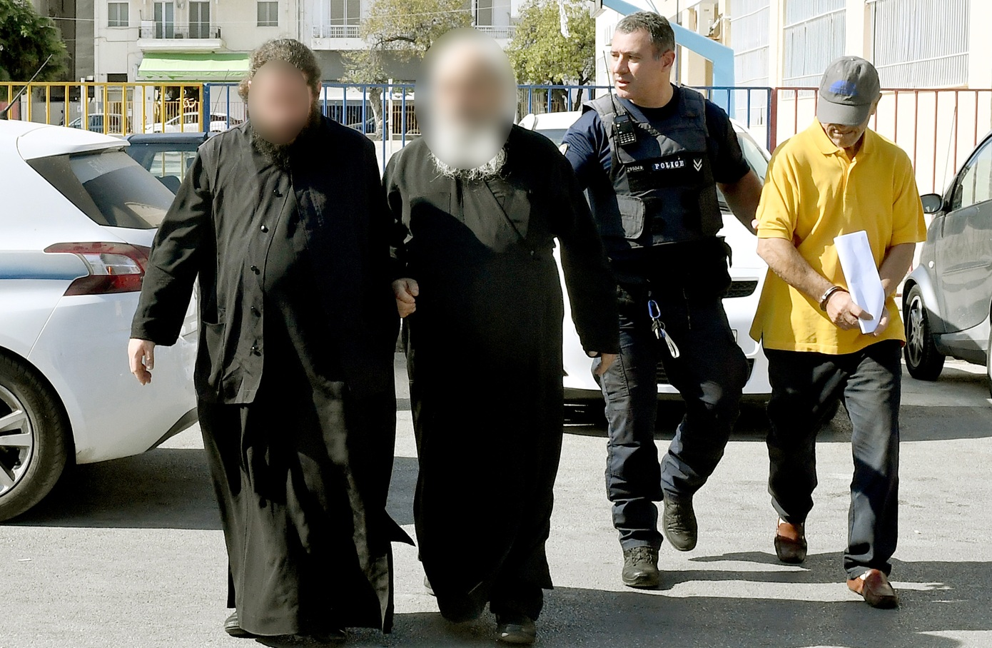 Προφυλακιστέοι ο ηγούμενος της Μονής Μεγάλου Σπηλαίου και οι συνεργάτες του για το κύκλωμα αρχαιοκαπηλίας