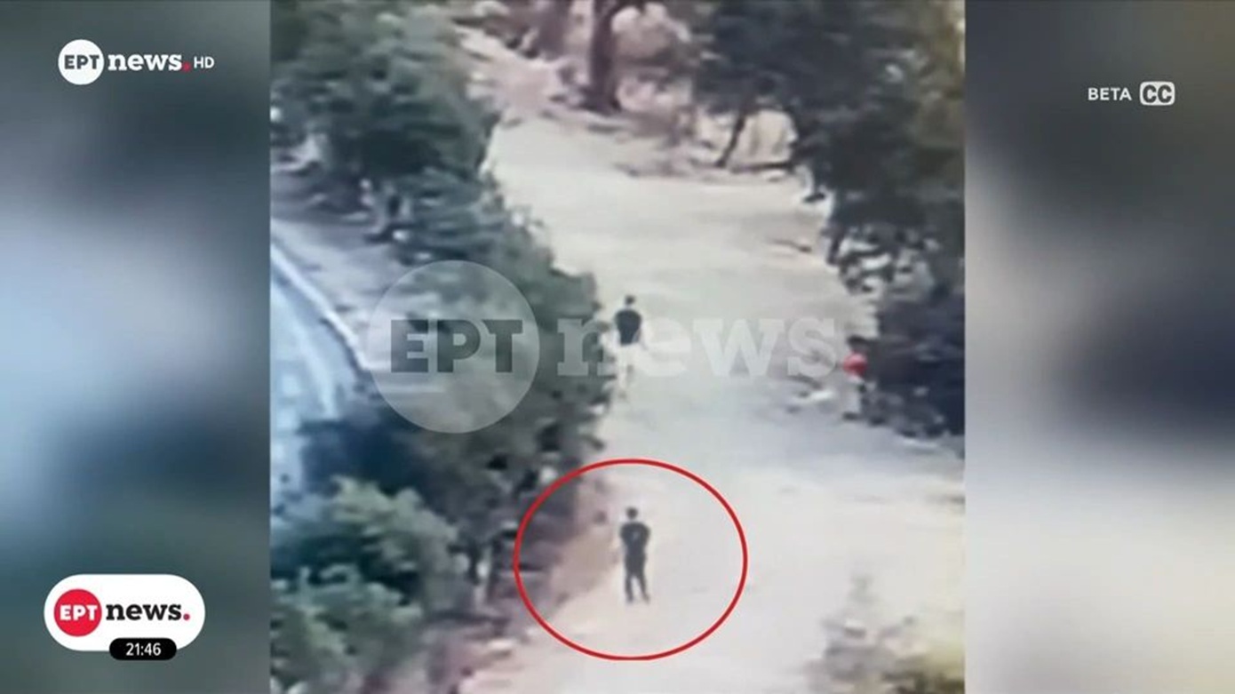 Καρέ-καρέ η δράση του 32χρονου Σύρου επιδειξία από το Αιγάλεω την ώρα που βάζει φωτιά στον Υμηττό
