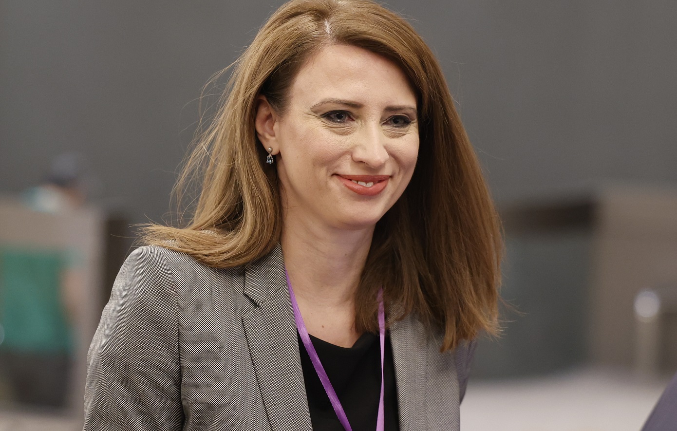 Εκτός γραμμής ΣΥΡΙΖΑ για την απόλυση του Πάρι Ρούπου η Νίνα Κασιμάτη: Να ζητήσει συγγνώμη, αλλιώς είναι ανάξιος υπεράσπισης