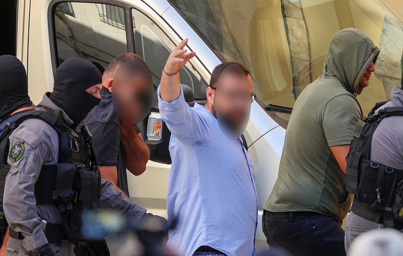 Απολογούνται 17 κατηγορούμενοι για τη μαφία της Κρήτης: «Σε αγαπώ πολύ», τους φώναζαν – Δείτε φωτογραφίες και βίντεο
