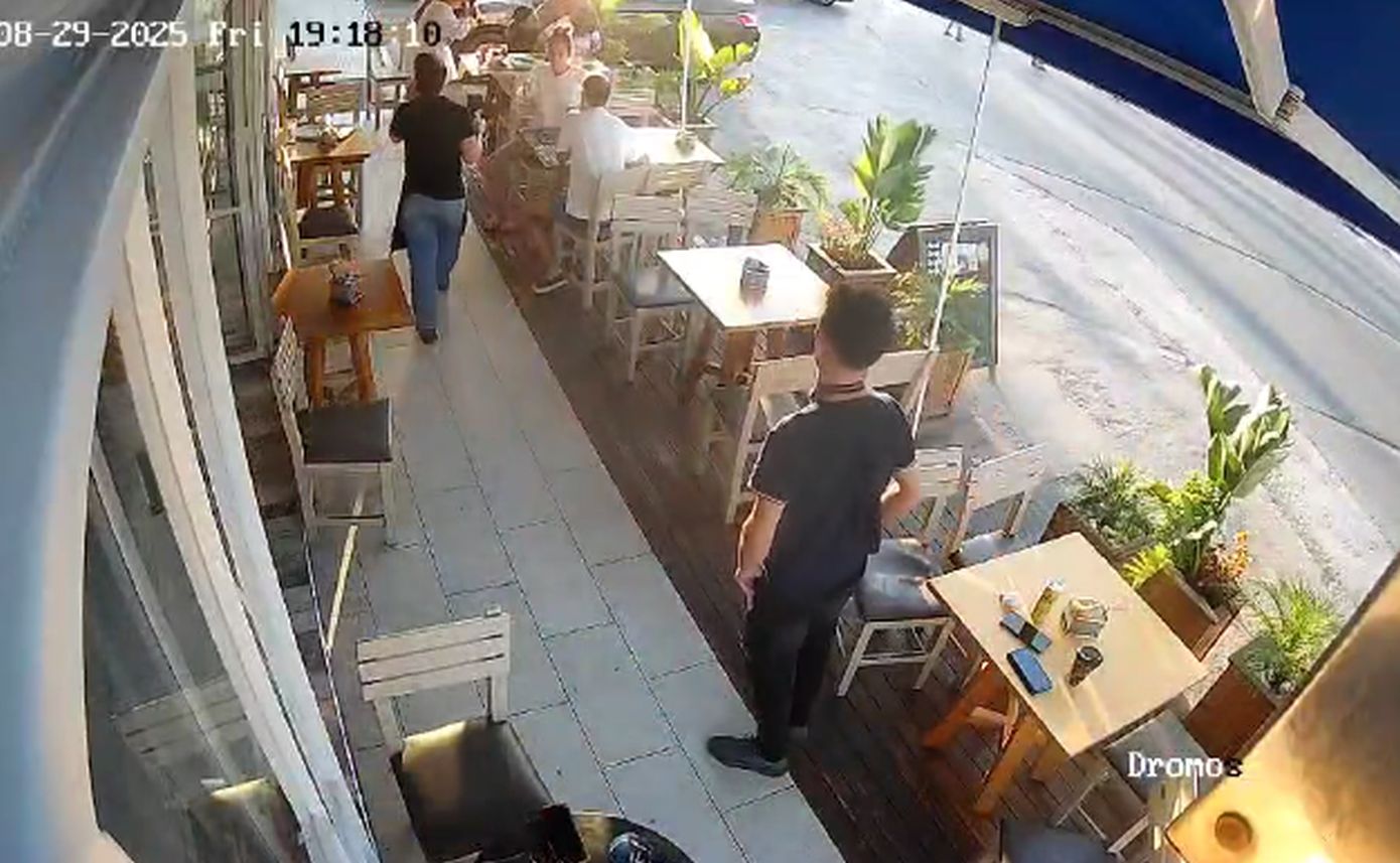 Πελάτης ψησταριάς πνιγόταν από το φαγητό και εργαζόμενοι στον έσωσαν με τη λαβή Χάιμλιχ – Δείτε το βίντεο