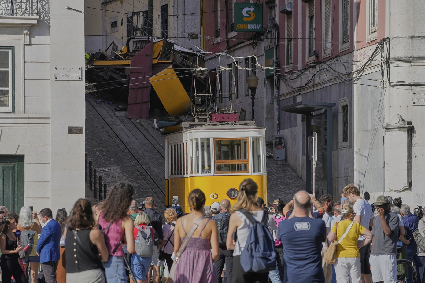 Τουλάχιστον 8 τουρίστες μεταξύ των νεκρών στη Λισαβόνα &#8211; Έλεγξαν το τελεφερίκ λίγες ώρες πριν από το δυστύχημα