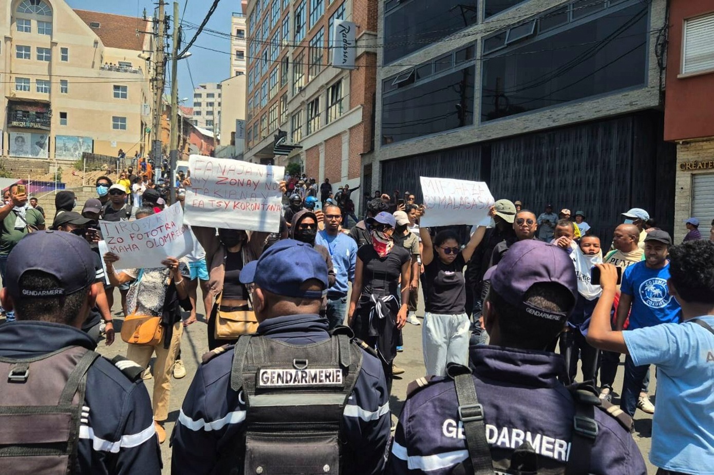Ο πρόεδρος της Μαδαγασκάρης αποπέμπει την κυβέρνηση μετά τις φονικές διαδηλώσεις &#8211; Τουλάχιστον 22 νεκροί
