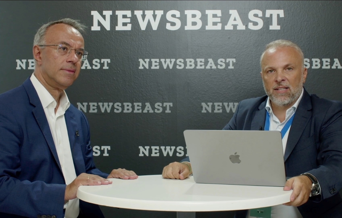 Ο Χρήστος Σταϊκούρας στο Newsbeast: Ο επίμονος πληθωρισμός ροκανίζει το διαθέσιμο εισόδημα