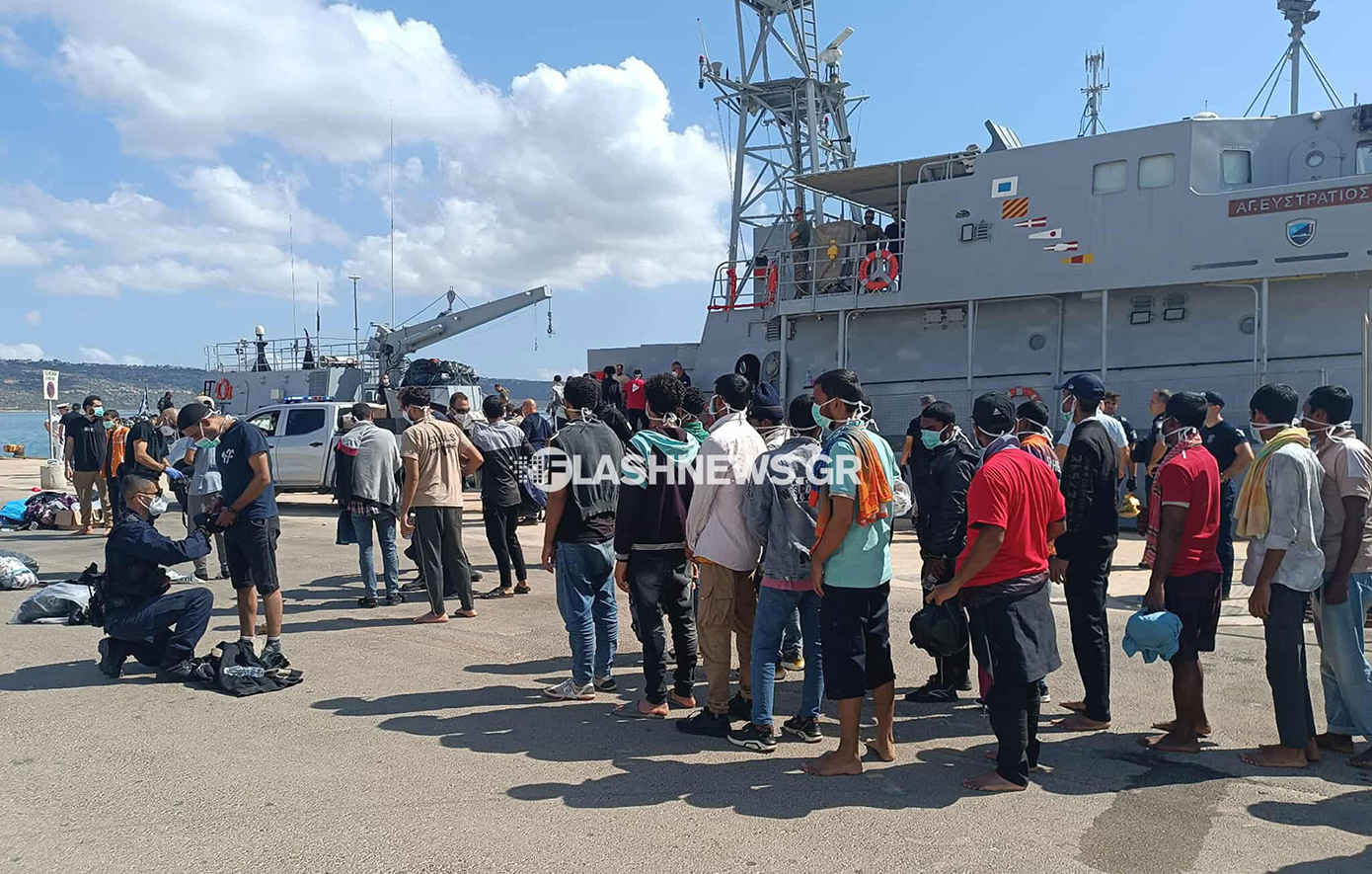 Άδειασε η Αγυιά &#8211; Με σκάφος του λιμενικού αναχώρησαν από τη Σούδα οι τελευταίοι 321 μετανάστες