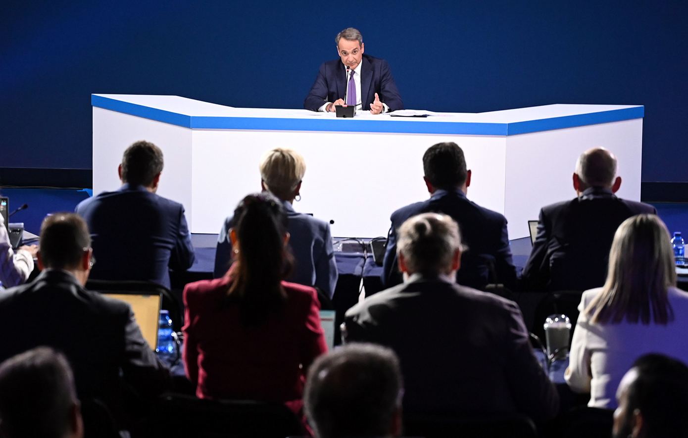Οι γραμμές άμυνας της κυβέρνησης για να αναχαιτίσει την ακρίβεια και το πακέτο ελαφρύνσεων της ΔΕΘ