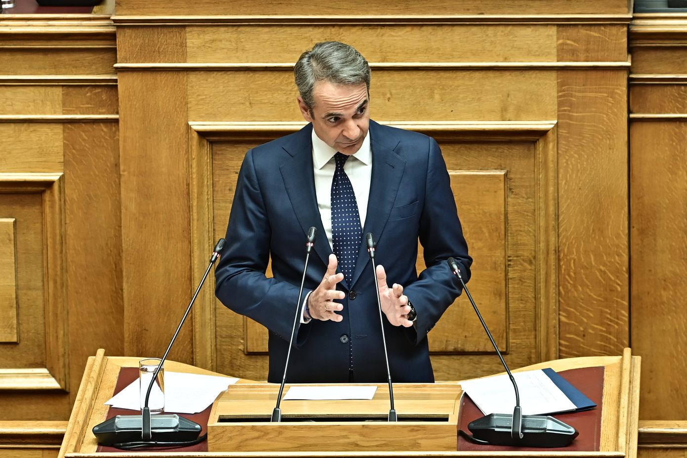 Τον Οκτώβριο έρχεται στη Βουλή το πακέτο φοροελαφρύνσεων που ανακοίνωσε ο Μητσοτάκης στη ΔΕΘ