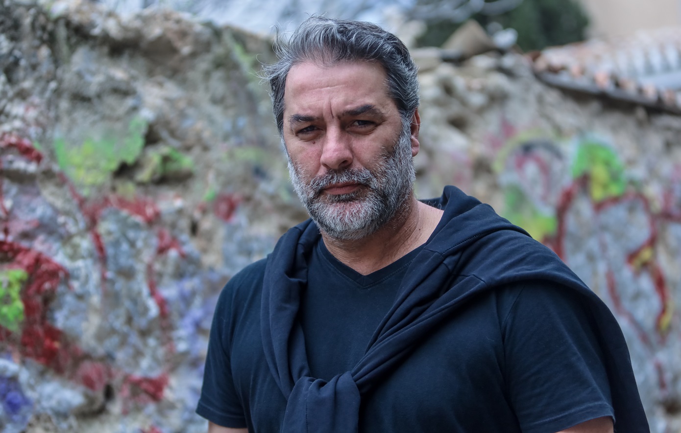 Ελεύθερος ο Βασίλης Μπισμπίκης &#8211; Στις 8 Οκτωβρίου η δίκη για τις ζημιές που προκάλεσε με το όχημά του στη Φιλοθέη