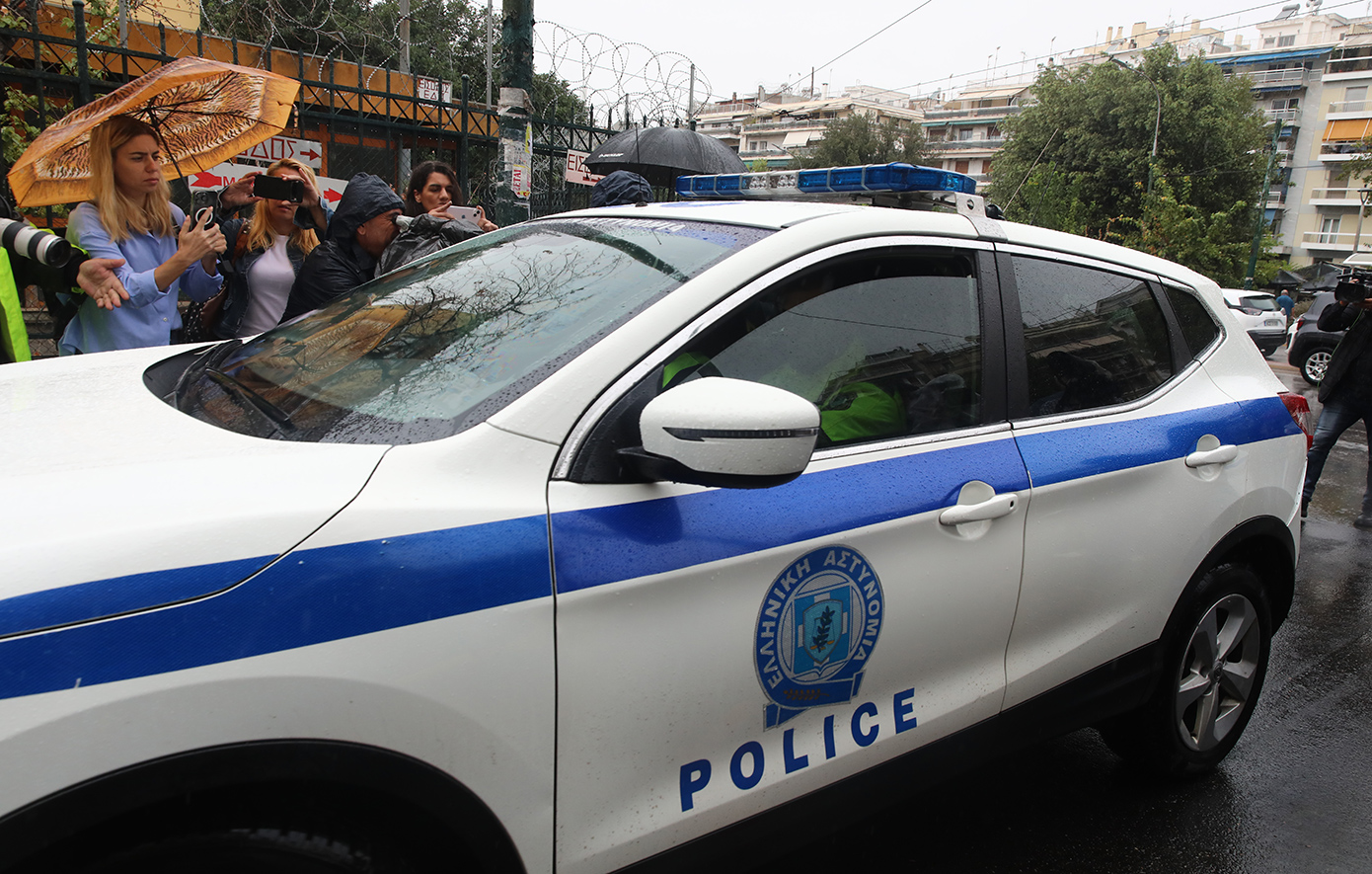 Συμμορία στα Πατήσια παγίδευε θύματα μέσω ψεύτικου προφίλ σε μέσα κοινωνικής δικτύωσης και τα εκβίαζε