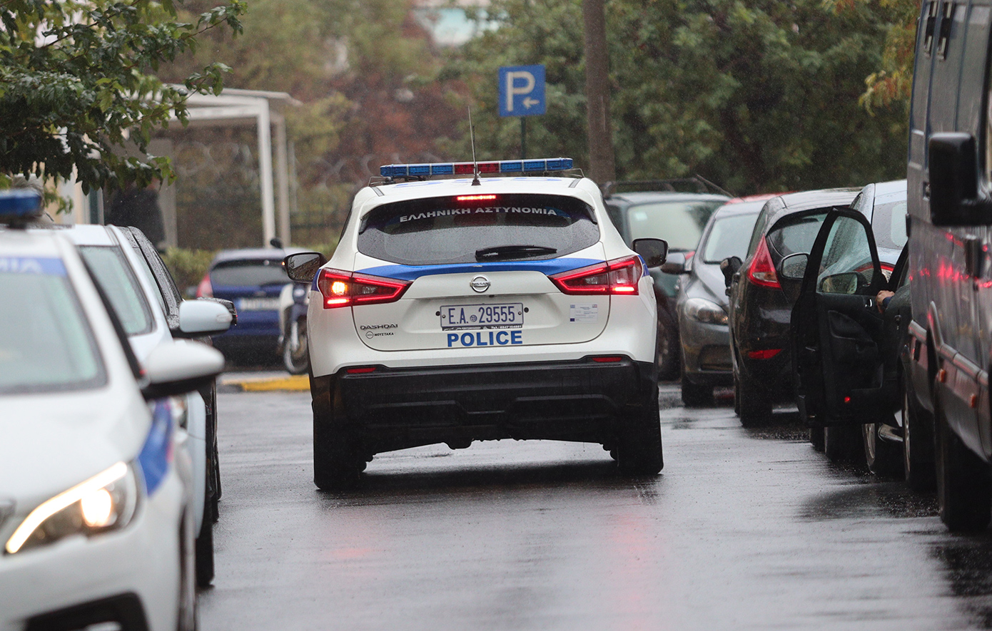 Μπερδεύει τους αστυνομικούς η υπόθεση της 29χρονης που μαχαιρώθηκε στο διαμέρισμά της στο Αιγάλεω