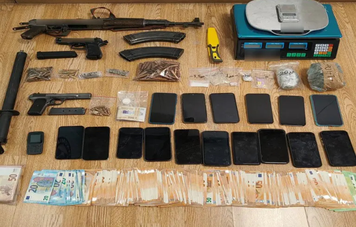 Εξαρθρώθηκε εγκληματική οργάνωση που διακινούσε ναρκωτικά με κέρδη 8 εκατ. ευρώ σε Αττική και Αρκαδία &#8211; Κατασχέθηκε ένας τόνος κάνναβης
