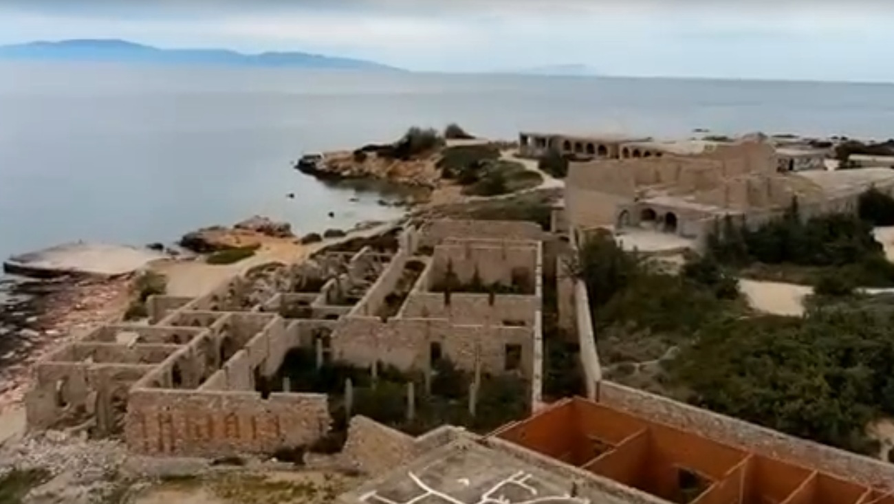 Γκρεμίζεται, επιτέλους, το ξενοδοχείο &#8211; «φάντασμα» στην πανέμορφη παραλία Αλυκό στη Νάξο
