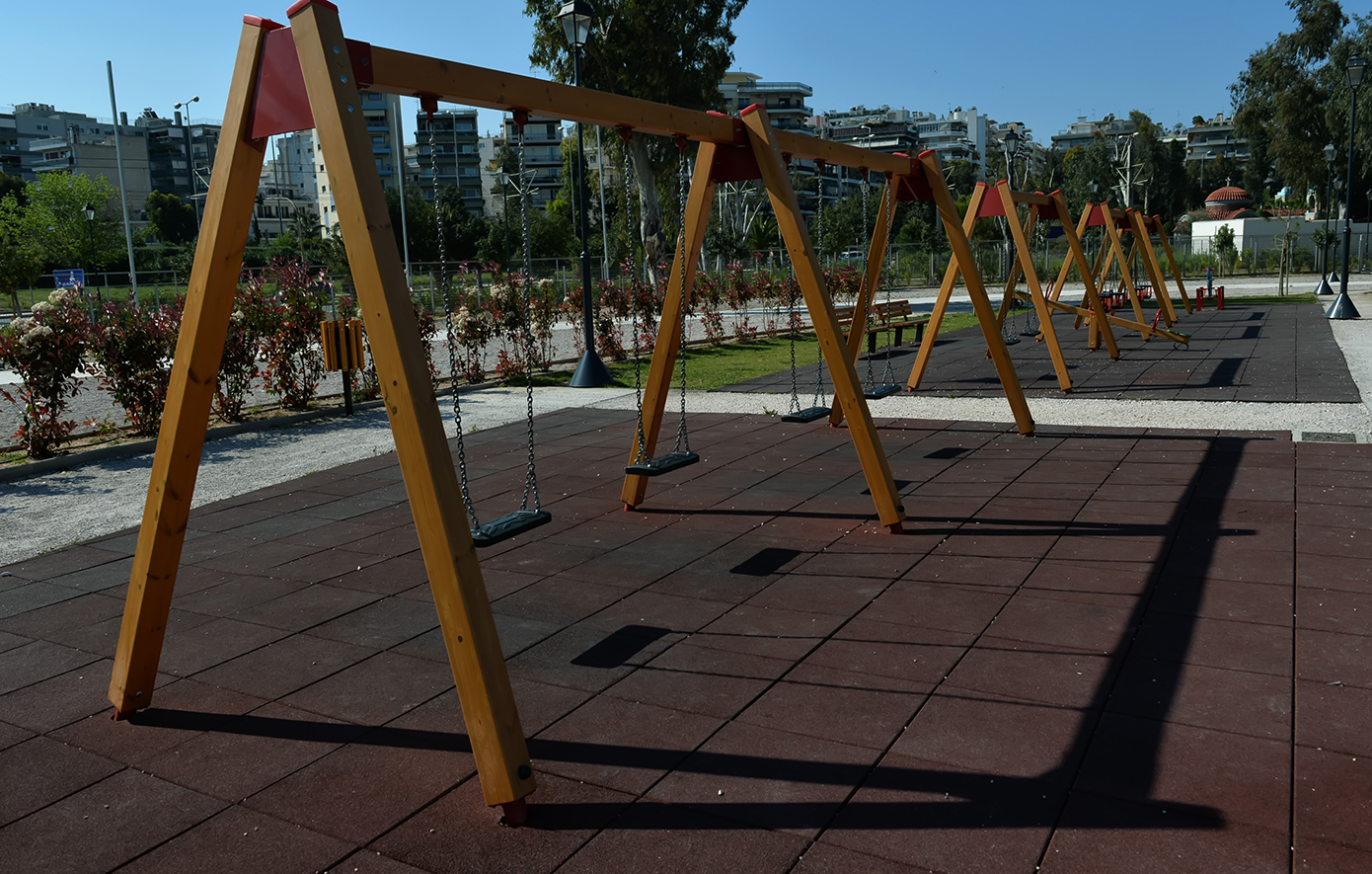 Εννιάχρονη υπέστη ηλεκτροπληξία από γυμνά καλώδια σε παιδική χαρά στην Αρτέμιδα – Διασωληνώθηκε έγκαιρα και γλίτωσε τα χειρότερα