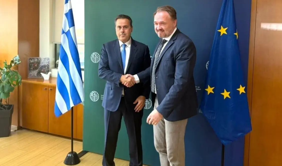 Συνάντηση Παπασταύρου με Νταν Γιόργκενσεν: Στο επίκεντρο οι ενεργειακές λεωφόροι, και η σταθερότητα των τιμών ρεύματος