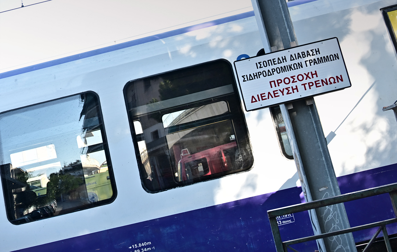 Συρμός του προαστιακού παρέσυρε και σκότωσε πεζό στην Κωνσταντινουπόλεως &#8211; Οι πρώτες εικόνες από το σημείο