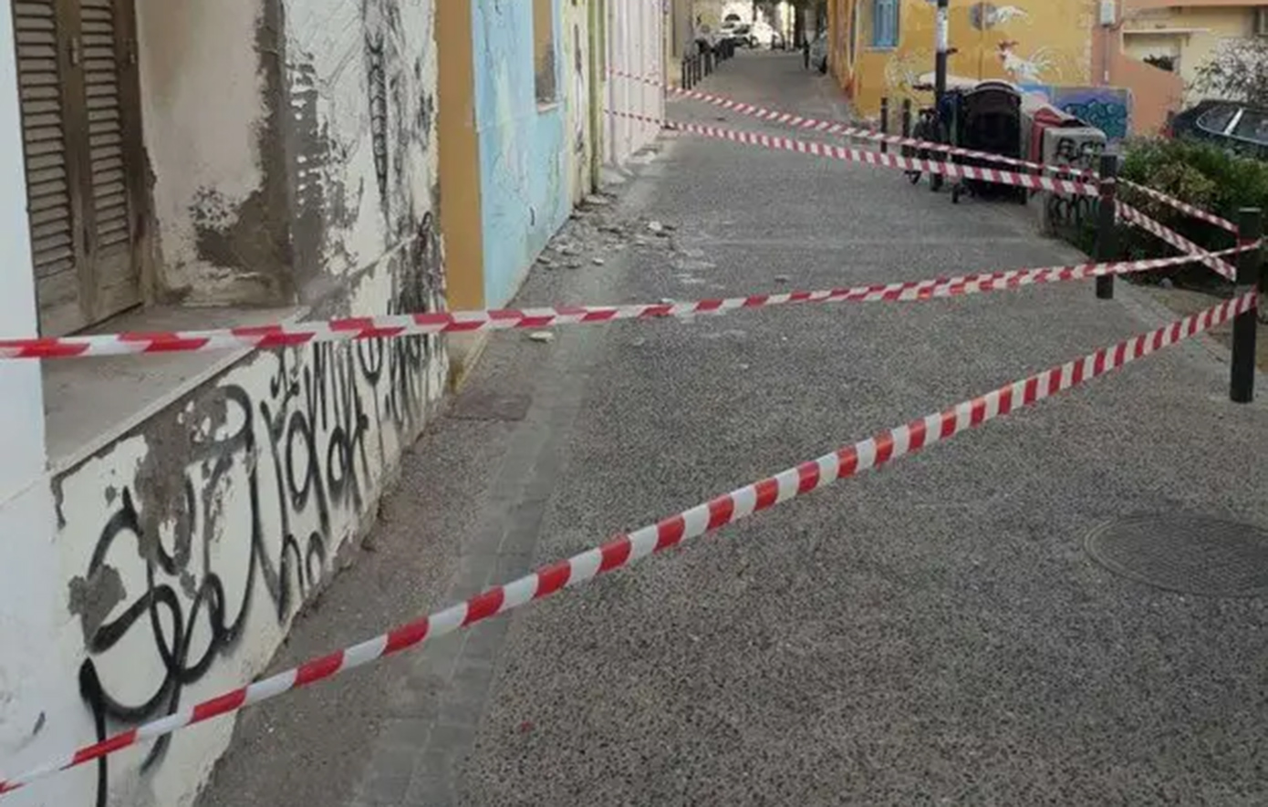 Κατέρρευσαν τμήματα πολυκατοικίας και μπαλκονιού στο Ηράκλειο Κρήτης &#8211; Αποκλείστηκαν τα σημεία