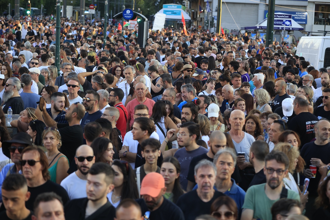 Κυκλοφοριακές ρυθμίσεις στην πλατεία Συντάγματος λόγω συγκέντρωσης διαμαρτυρίας για τα Τέμπη