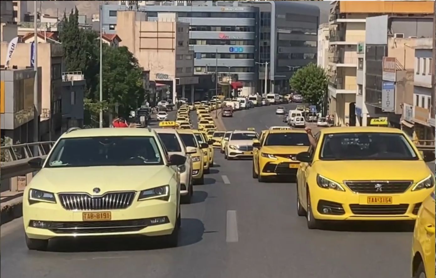 Αυτοκινητοπομπή ταξί «παρέλυσε» την Αθήνα &#8211; Πλήθος οχημάτων στο υπουργείο Μεταφορών