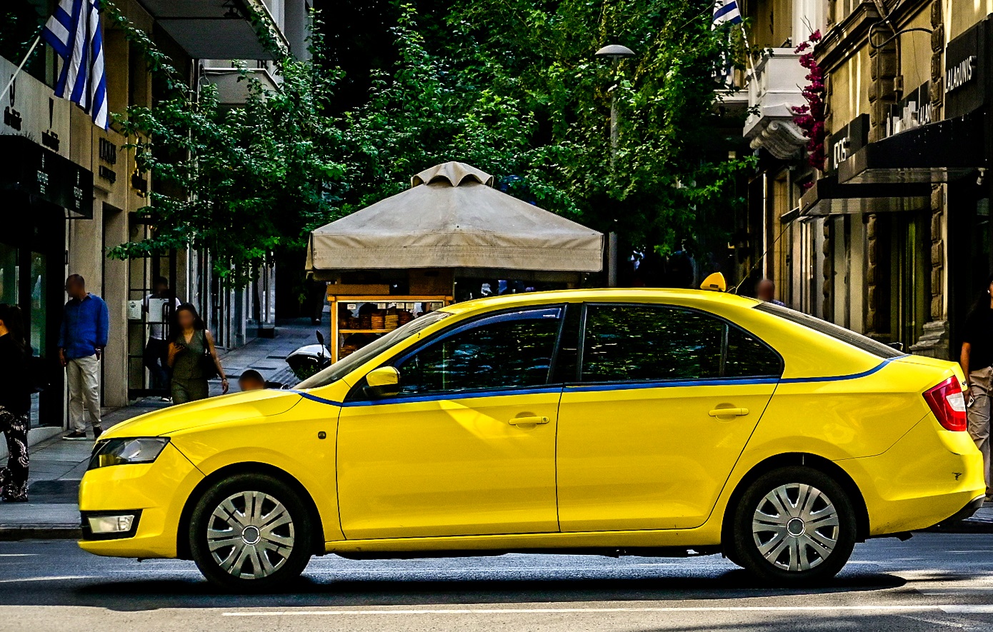 «Η ΚΥΑ δεν εισάγει νέες ρυθμίσει» λένε κυβερνητικές πηγές για τα αιτήματα της απεργίας των ΤΑΞΙ