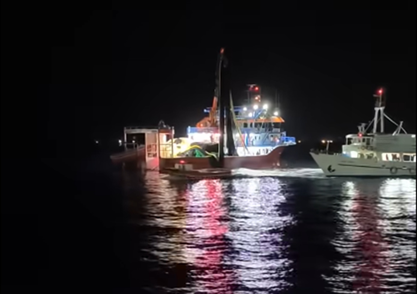 Επεισόδιο στο Θρακικό Πέλαγος: Τουρκικά αλιευτικά πυροβόλησαν στον αέρα μετά από αντιπαράθεση με Έλληνες ψαράδες