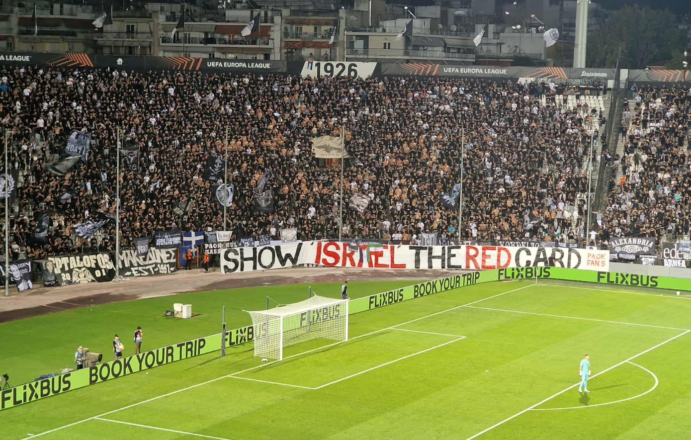 «Δείξτε κόκκινη κάρτα στο Ισραήλ» &#8211; Πανό των οπαδών του ΠΑΟΚ στο ματς με τη Μακάμπι Τελ Αβίβ