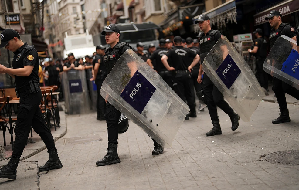Τουρκία: Συγκρούσεις μεταξύ αστυνομίας και βουλευτών και υποστηρικτών του Ρεπουμπλικανικού Λαϊκού Κόμματος