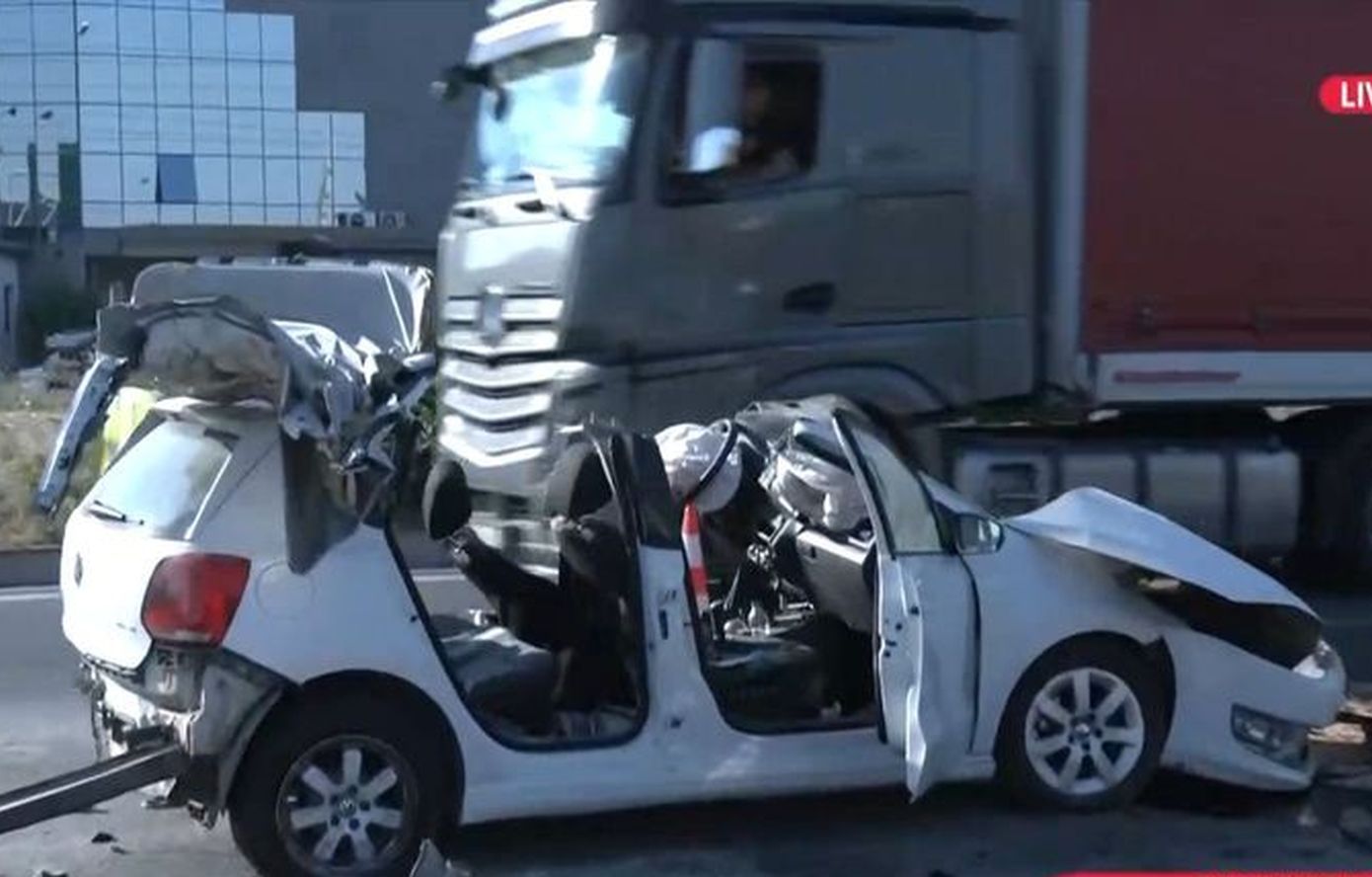 Σοκαριστικό τροχαίο με νεκρό 24χρονο στη Θεσσαλονίκη: Τα οχήματα συγκρούστηκαν, το ένα τούμπαρε και πέρασε στο αντίθετο ρεύμα