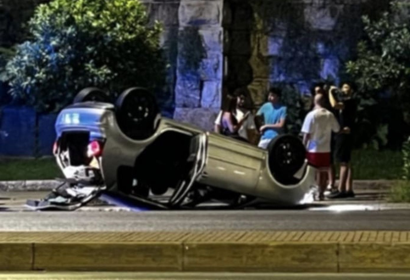 Αναποδογύρισε αυτοκίνητο στην Αμαλίας – Ο οδηγός τραυματίστηκε ελαφρά